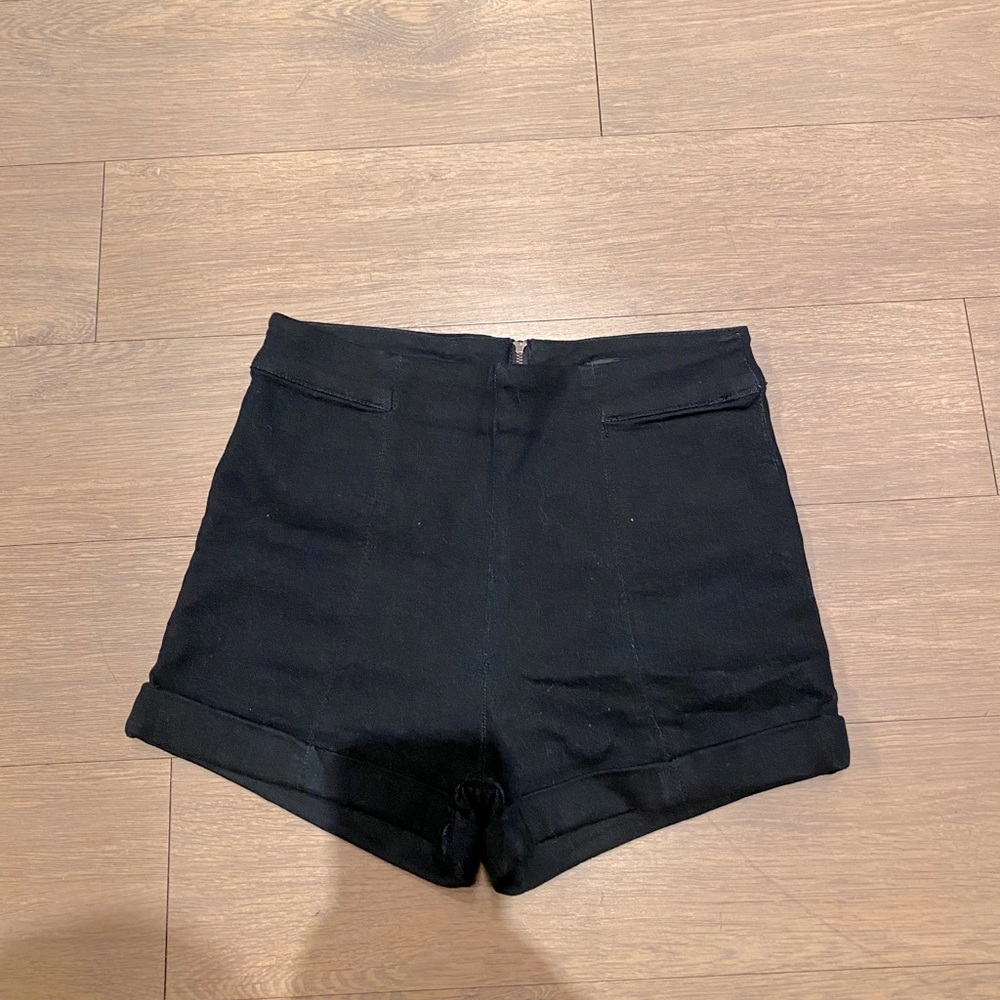 Dark Wash High Wasted Shorts! 💕